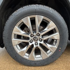 2021 Toyota RAV4 XLE PREMIUM thumbnail 17