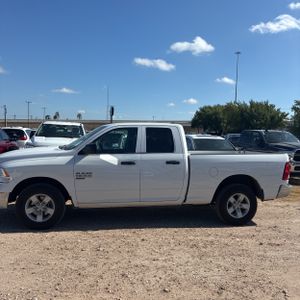 2024 RAM 1500 CLASSIC SLT — фото 3