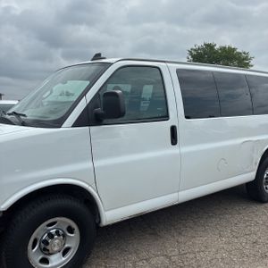 2019 Chevrolet EXPRESS LT 2500 — фото 2