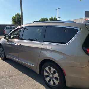 CHRYSLER PACIFICA HYBRID LIMITED - 6
