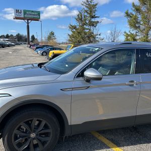 VOLKSWAGEN TIGUAN SE - 2