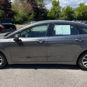 FORD FUSION SE - 4