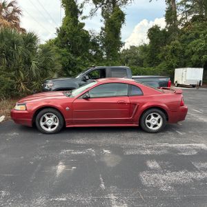 FORD MUSTANG BASE - 3