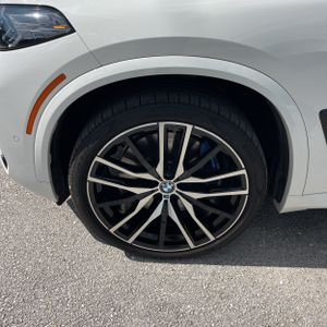 2025 BMW X5 M60I — миниатюра 17