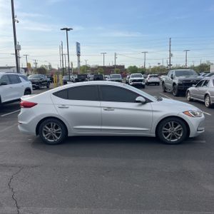 HYUNDAI ELANTRA SE - 10