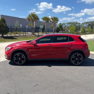 MERCEDES-BENZ GLA - 3