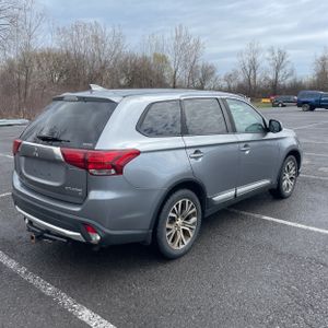 MITSUBISHI OUTLANDER SE - 8