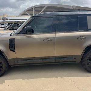 صورة 4 لـ 2023 LAND Rover DEFENDER 110 X-DYNAMIC SE