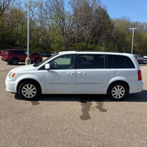 CHRYSLER TOWN AND COUNTRY TOURING - 3