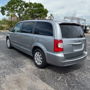 CHRYSLER TOWN AND COUNTRY TOURING - 5