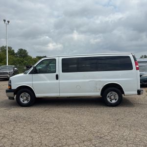 2019 Chevrolet EXPRESS LT 2500 — фото 3