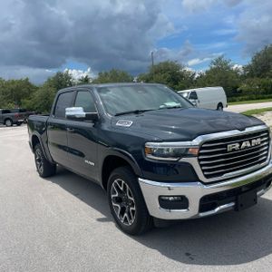 2026 RAM 1500 LARAMIE CREW CAB 4X4 5'7" BOX — фото 12