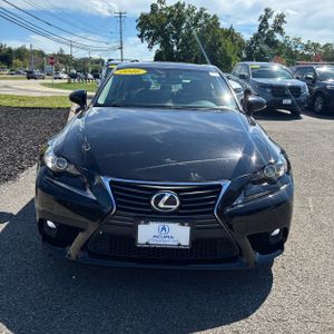 صورة 14 لـ 2016 Lexus IS 300 BASE
