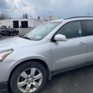 CHEVROLET TRAVERSE LT - 2