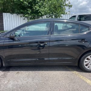 HYUNDAI ELANTRA SE - 4