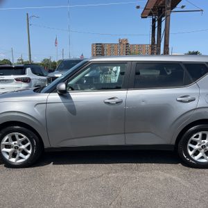 صورة 4 لـ 2023 KIA SOUL LX
