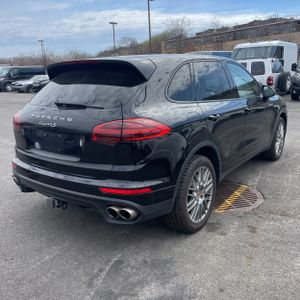 PORSCHE CAYENNE S - 8