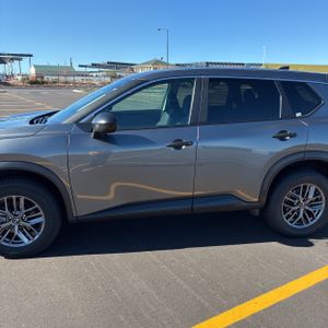 NISSAN ROGUE S INTELLIGENT AWD - 4