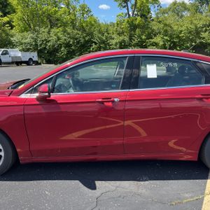 FORD FUSION SE - 4