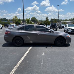 2015 Toyota CAMRY SE photo 10
