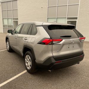 2025 Toyota RAV4 LE 照片 5