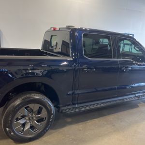 FORD F-150 LIGHTNING LARIAT - 9