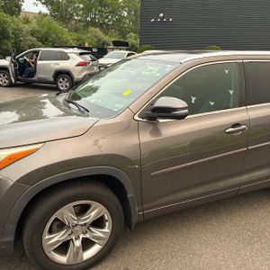 صورة 2 لـ 2014 Toyota HIGHLANDER LIMITED