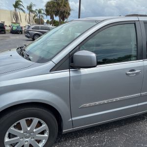 CHRYSLER TOWN AND COUNTRY TOURING - 2
