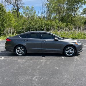FORD FUSION SE - 10