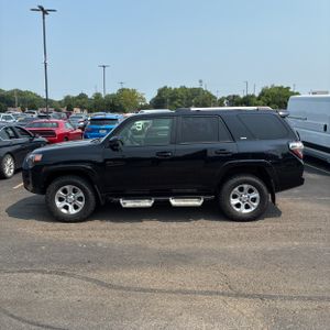 2021 Toyota 4RUNNER SR5 photo 3