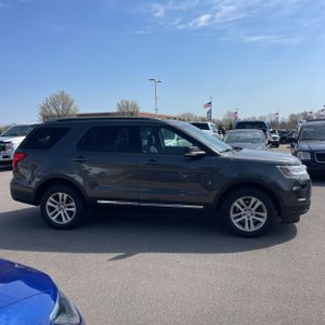 FORD EXPLORER XLT - 10