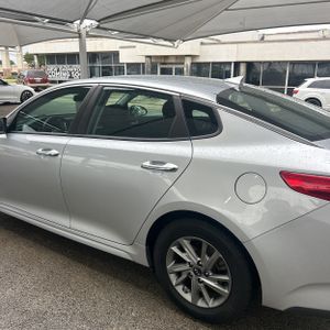 KIA OPTIMA LX - 6