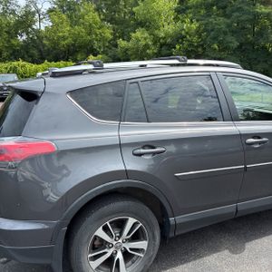 صورة 9 لـ 2017 Toyota RAV4 XLE