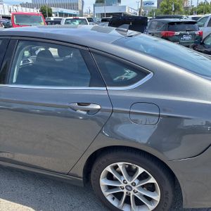 FORD FUSION SE - 6