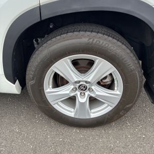 2023 Toyota HIGHLANDER LE thumbnail 18