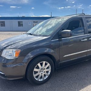 CHRYSLER TOWN AND COUNTRY TOURING - 2