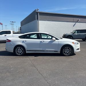 FORD FUSION SE - 10