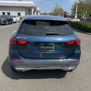 MERCEDES-BENZ GLA - 7