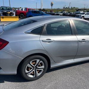 2016 Honda CIVIC LX — фото 9