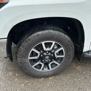 2019 Toyota TUNDRA LIMITED photo 17