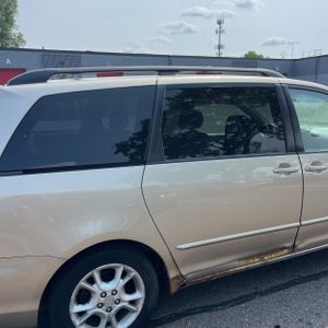 صورة 9 لـ 2005 Toyota SIENNA XLE 7 PASSENGER