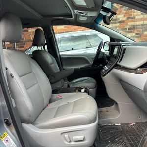 2016 Toyota SIENNA XLE 8-PASSENGER 照片 33