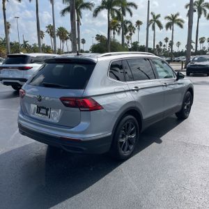 صورة 8 لـ 2024 Volkswagen TIGUAN SE
