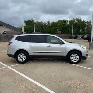 CHEVROLET TRAVERSE LS - 10