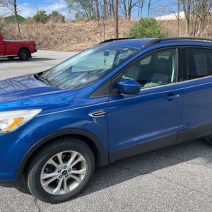 FORD ESCAPE SE - 2