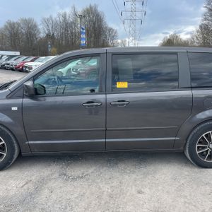 DODGE GRAND CARAVAN SXT 30TH ANNIVERSARY - 4