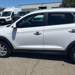 HYUNDAI TUCSON VALUE - 4