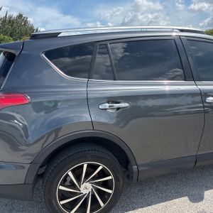 2018 Toyota RAV4 LIMITED — фото 9