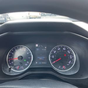 2021 Toyota RAV4 LE — миниатюра 37