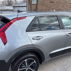 KIA NIRO LX - 9